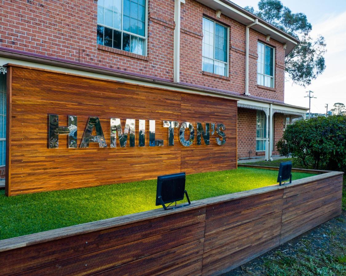 Hamilton'S Queanbeyan Motel Exterior photo