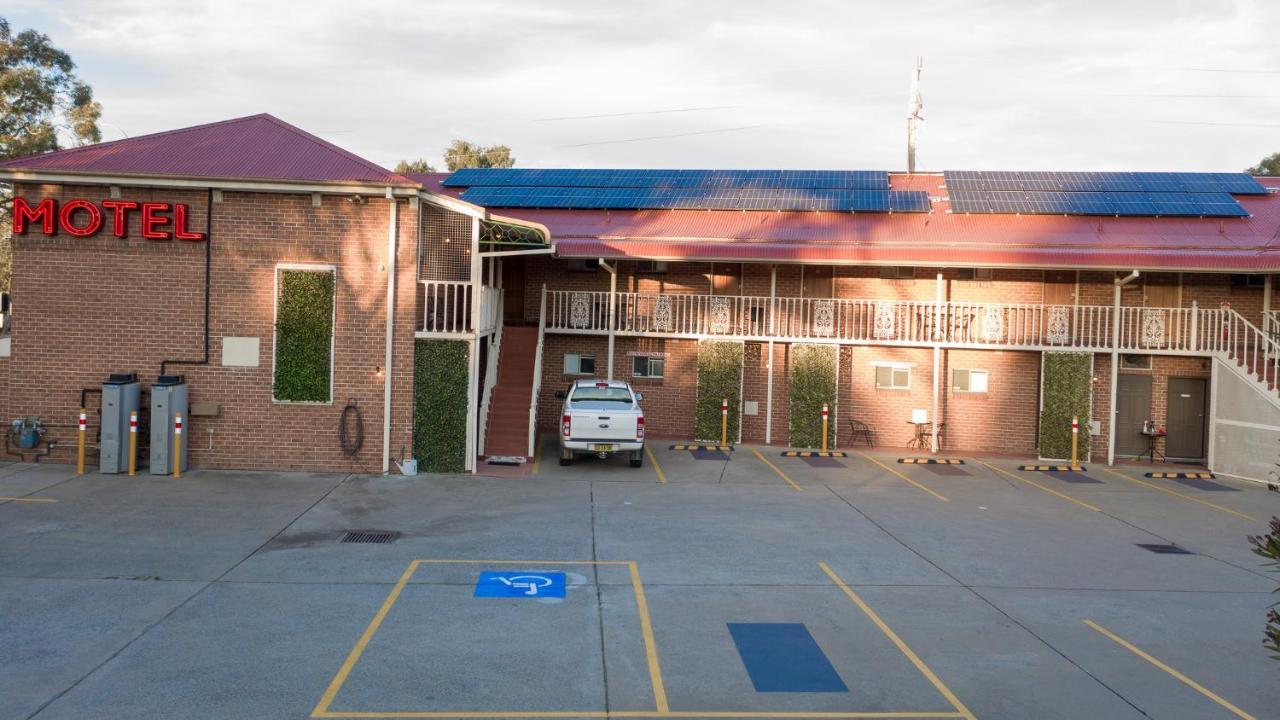 Hamilton'S Queanbeyan Motel Exterior photo