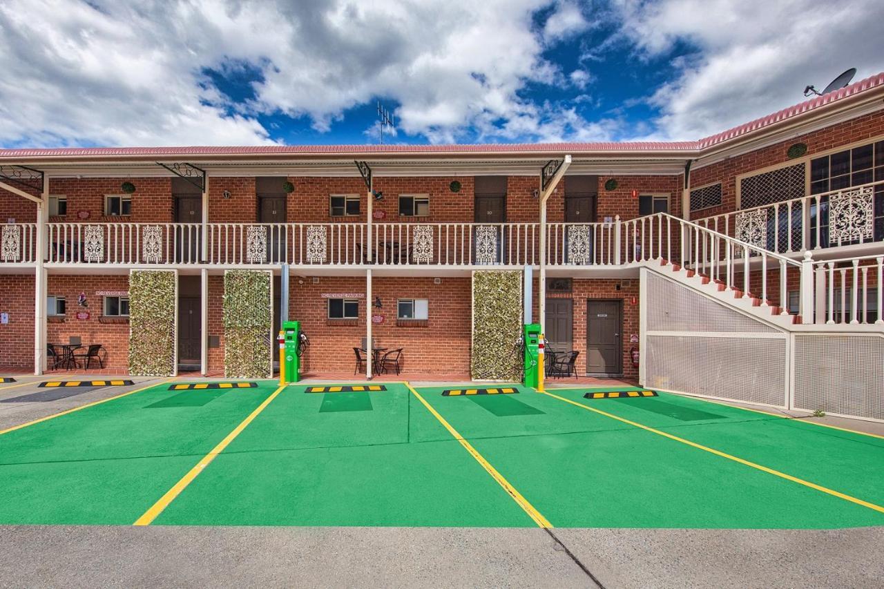 Hamilton'S Queanbeyan Motel Exterior photo